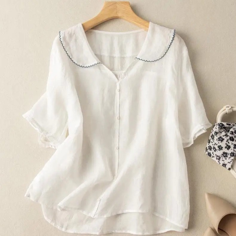 Versatile women's linen blouse. Breathable, lightweight, and stylish, great for elegant casual summer outfits.