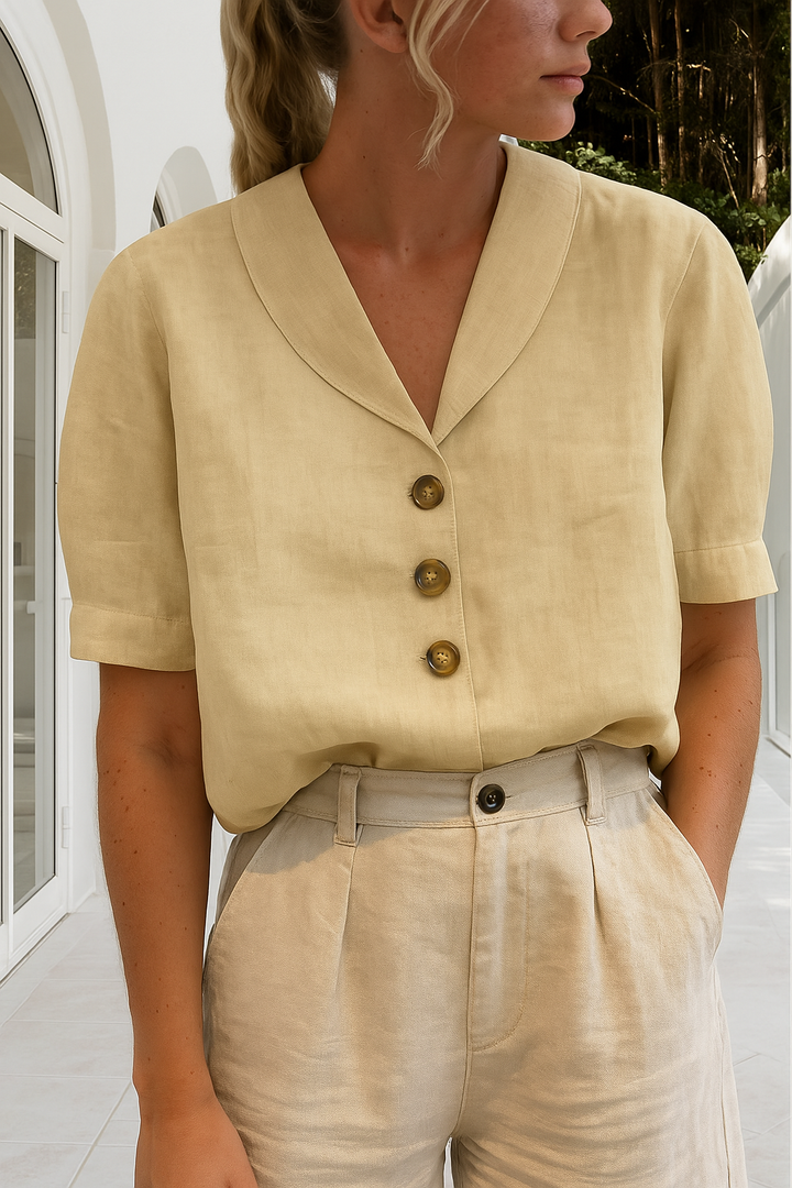 Casual women's linen t-shirt with short sleeves, perfect for a relaxed summer fashion look.