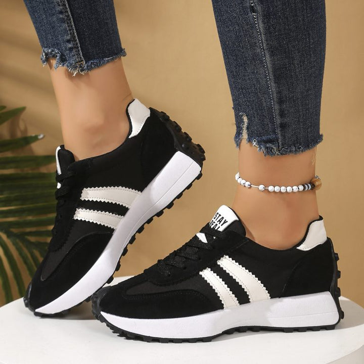 Orthopedic women's trainers, ideal for long walks and daily activities.