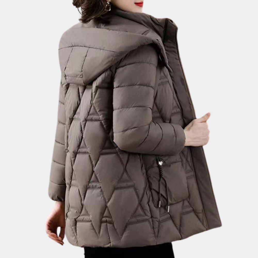 Stylish Romy quilted jacket for women. Versatile, lightweight outerwear, ideal for fall & spring fashion.