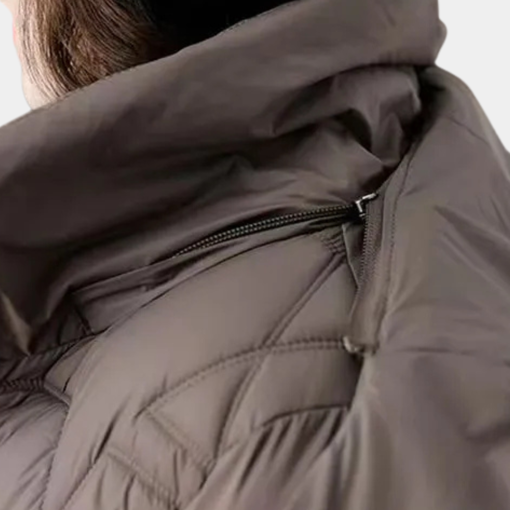 Casual women's quilted jacket, Romy design. Comfortable, all-season outerwear for everyday chic.