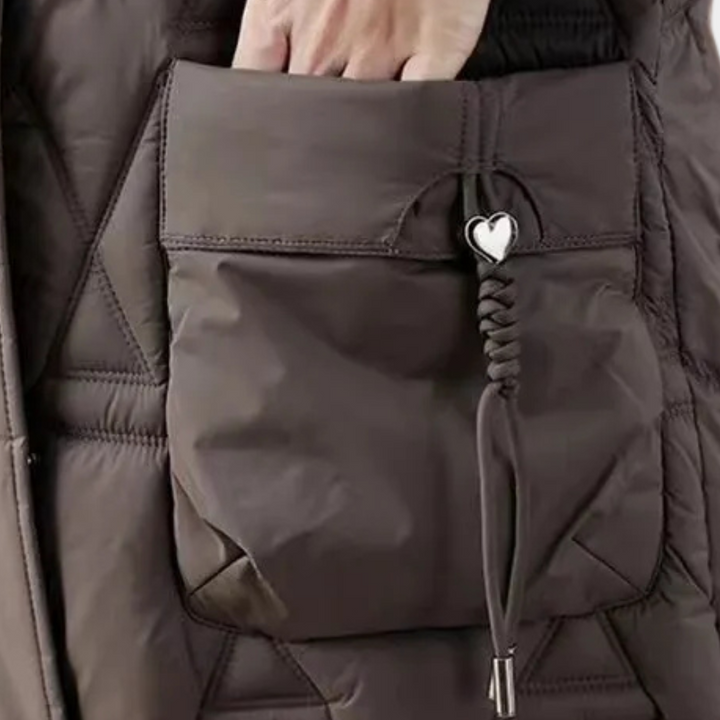 Versatile women's Romy quilted jacket. Stylish and comfortable, perfect for casual or chic looks.