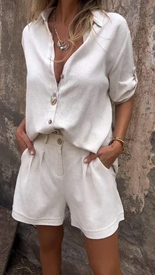 Stylish women's two-piece matching set: lightweight shorts & top. Ideal for summer & vacation.