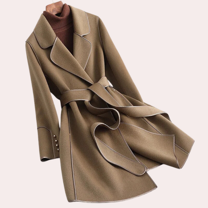 Long, lightweight women's trench coat featuring a classic design, suitable for stylish outerwear in spring/fall.
