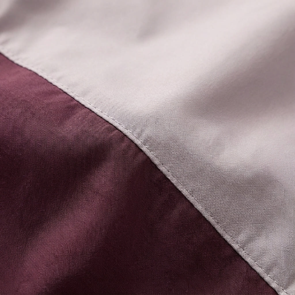 Lightweight women's sport jacket, water-repellent, perfect for outdoor activities.