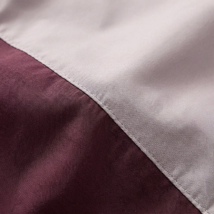 Lightweight women's sport jacket, water-repellent, perfect for outdoor activities.