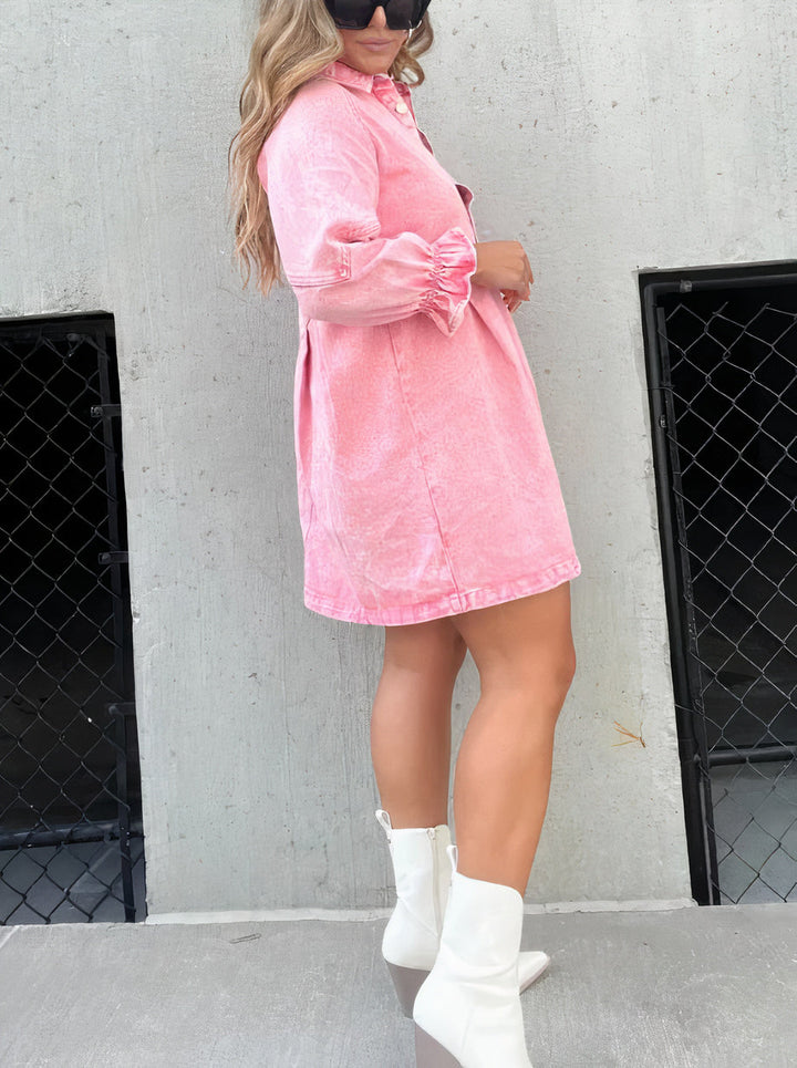 Chic women's long sleeve midi shirt dress. Versatile denim button-up, ideal for urban fashion & comfort.