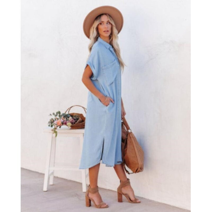Stylish women's casual denim dress with a loose fit. A comfortable midi dress, perfect for versatile everyday summer fashion.
