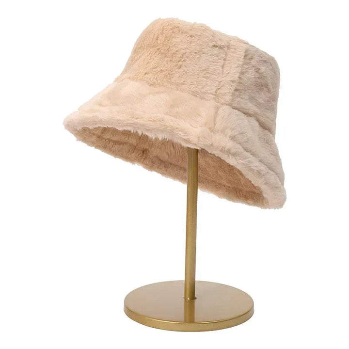 Trendy women's faux fur bucket hat, providing warmth & style for autumn days.