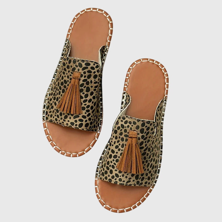 Summer-ready Lorraine women's sandals, offering arch support & cushioning for comfortable walking.
