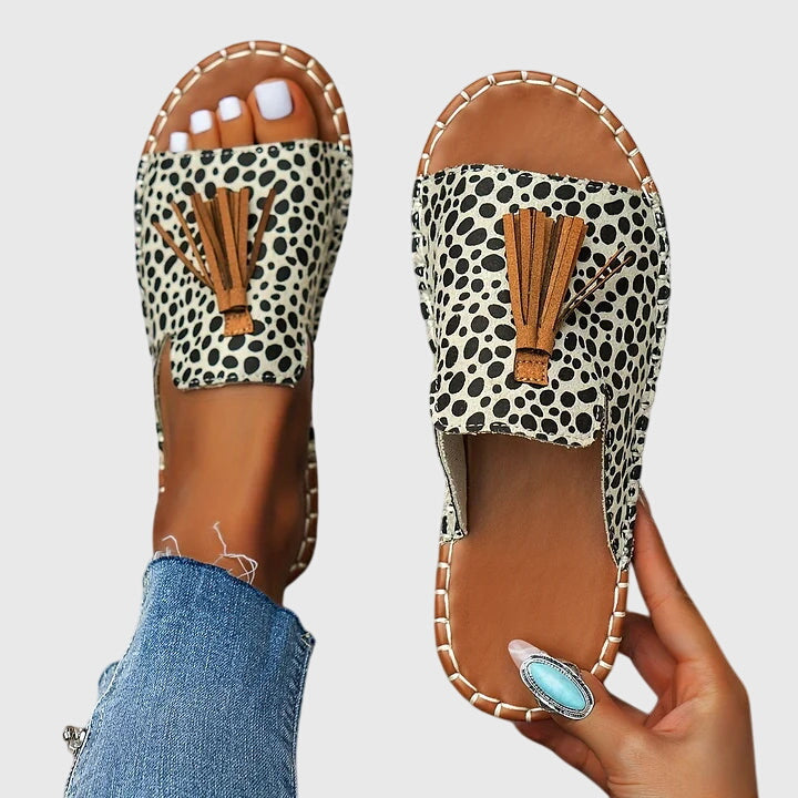 Lightweight, cushioned Lorraine comfort sandals for women, featuring orthopedic arch support.