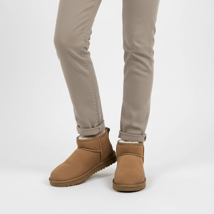 Comfortable women's winter boots, low-cut sheepskin Regina style for everyday wear and warmth.