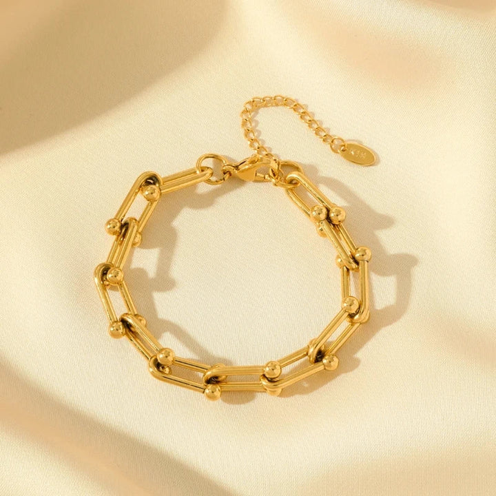 Premium plated Lumiere gold link chain necklace & bracelet set. Versatile women's accessories, sophisticated.