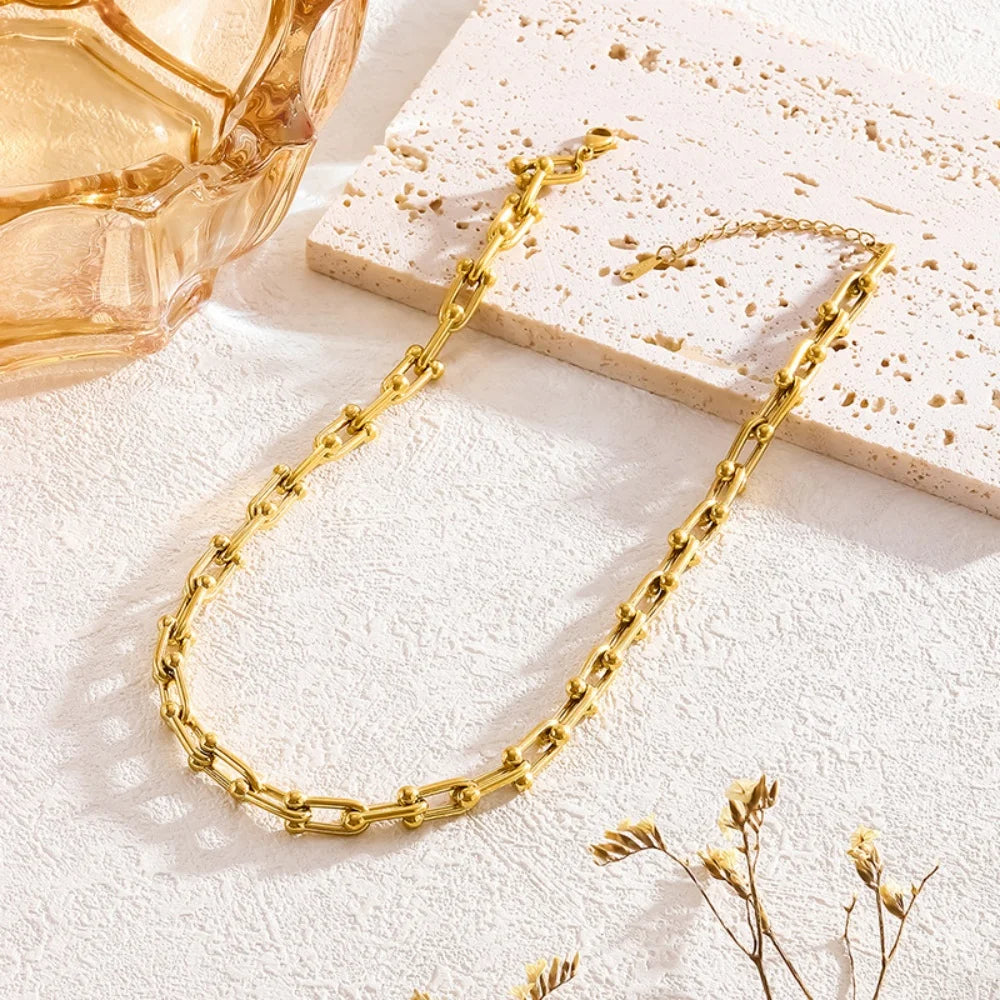 Detailed view of gold link chain. Lumiere necklace & bracelet set, elegant women's jewelry accessory.