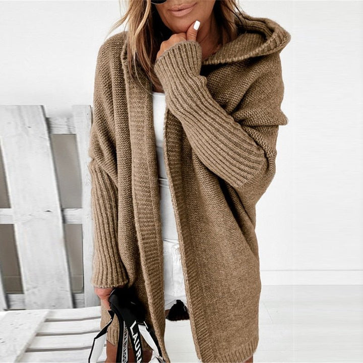 Oversized Luna cardigan for women, a cozy hooded layer, ideal for autumn fashion.