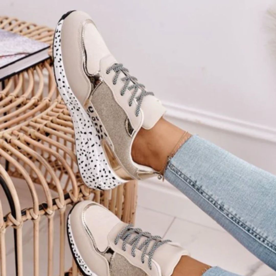 Women's Luna sneakers: stylish comfort, ergonomic footbed, perfect for everyday wear and walking.