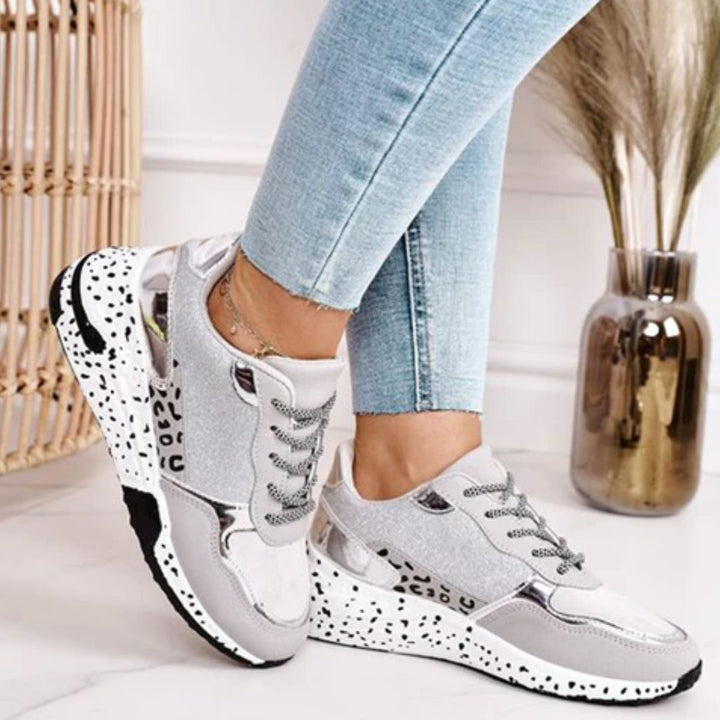 Stylish Luna women's comfortable sneakers with ergonomic footbed, great for daily wear and support.