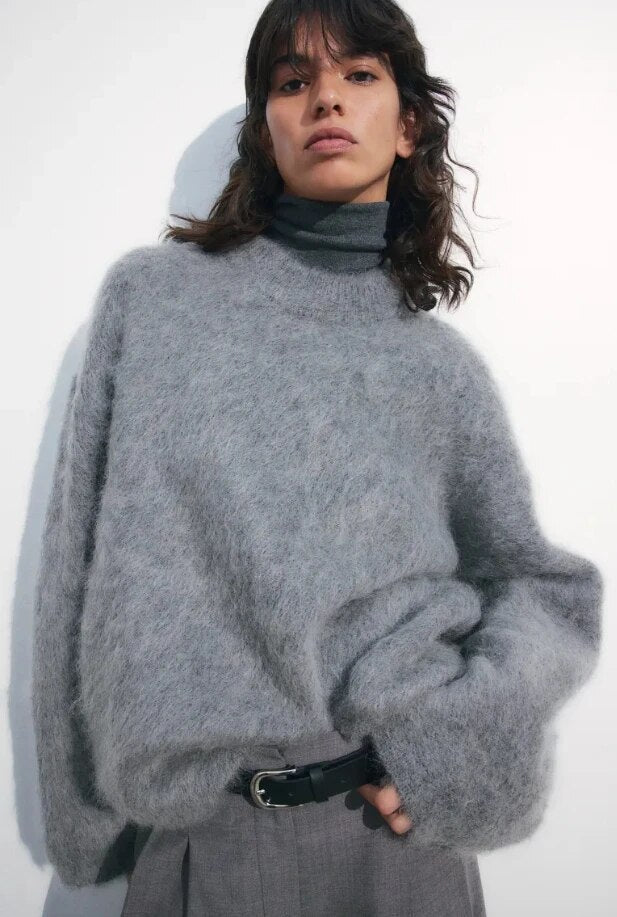 Everyday cozy Luna women's sweater. Stylish top with an oversized fit, ideal for fall & winter casual wear.