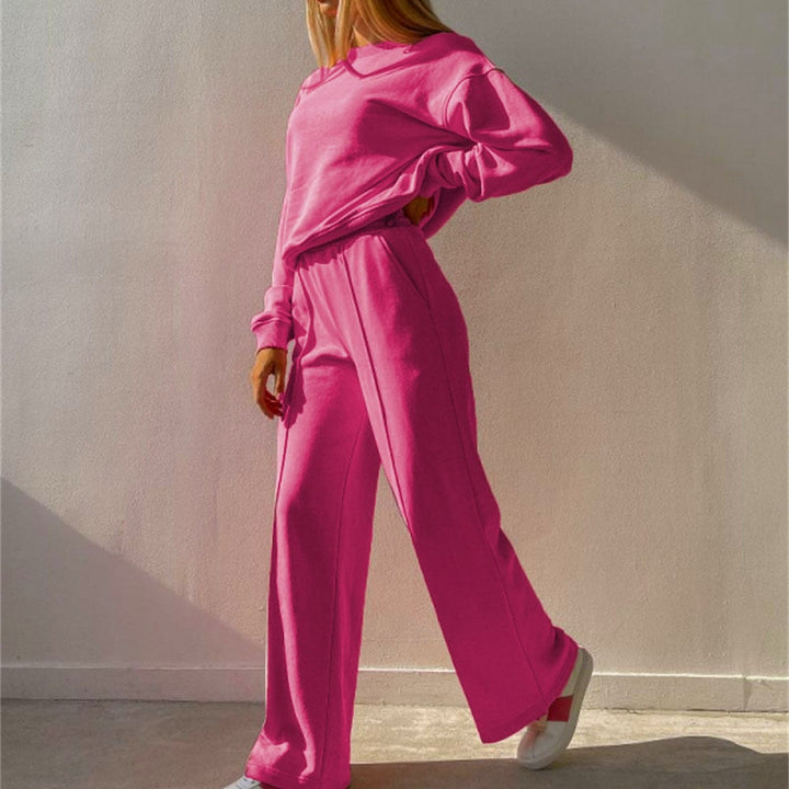 Stylish women's athleisure 2-piece tracksuit. Comfortable matching top and joggers for casual or lounge wear.