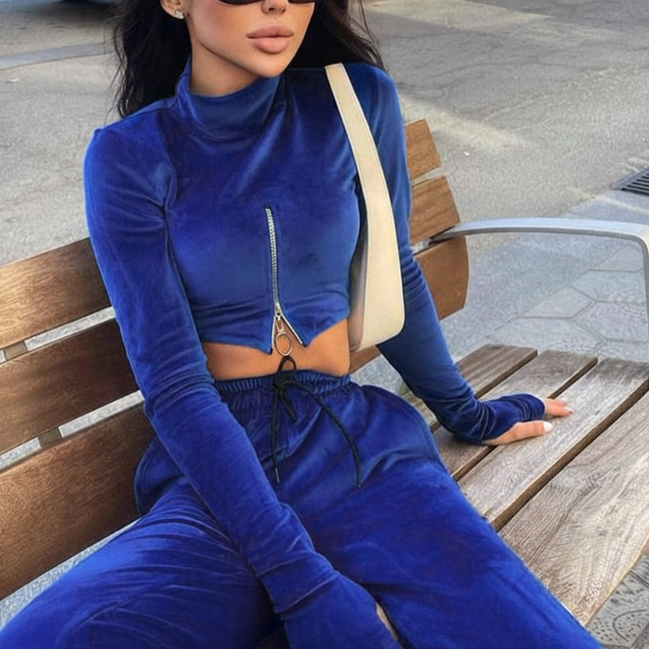 Fashionable velvet loungewear set for women, featuring a soft zip-up jacket and matching pants.