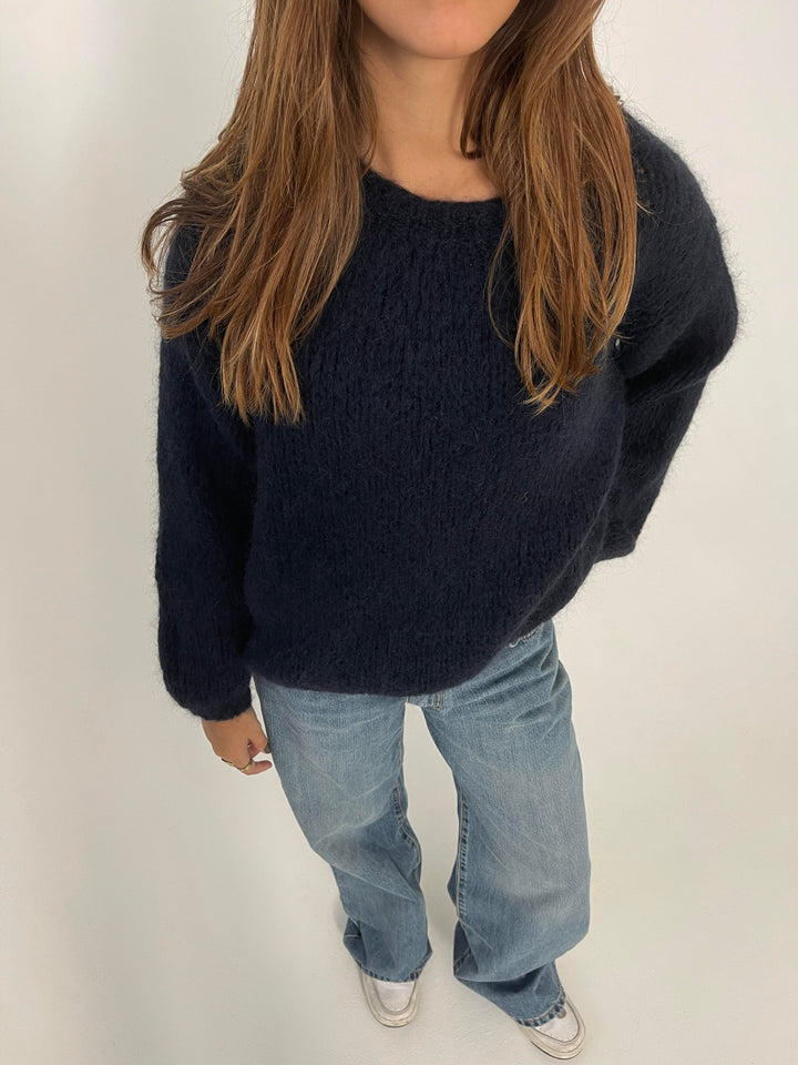 Luxury comfort women's sweater, a relaxed fit versatile top for winter fashion.