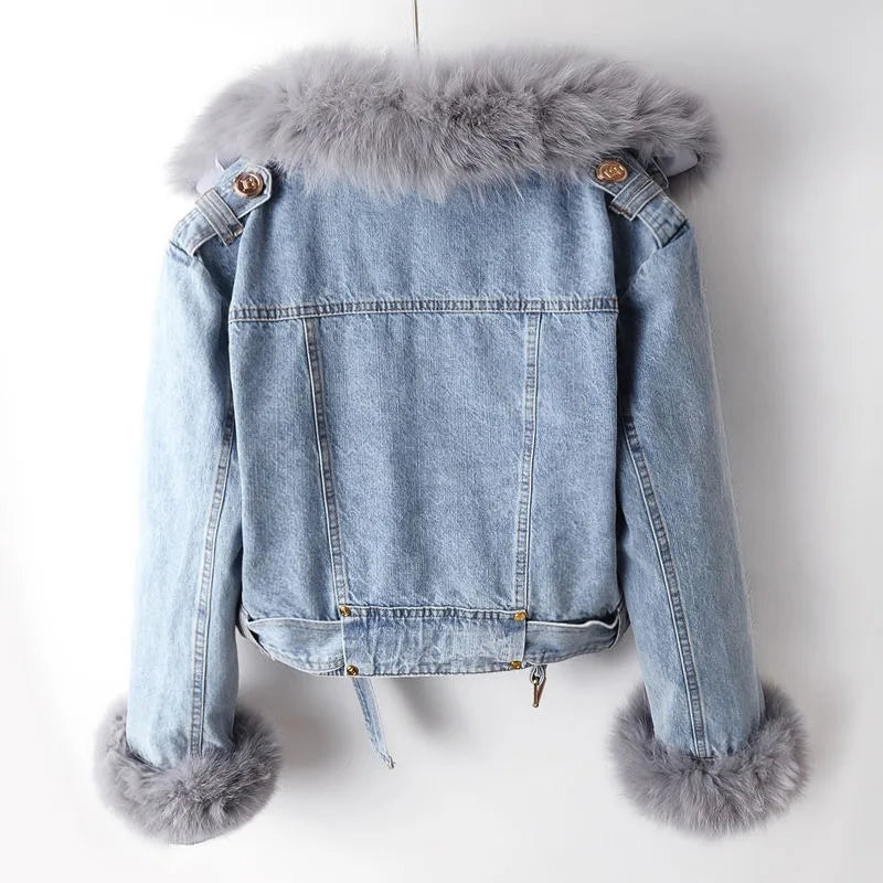 Versatile women's cropped winter jacket with detachable plush collar & chic gold hardware, perfect for cold weather.