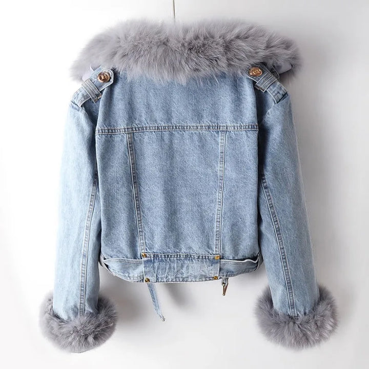 Versatile women's cropped winter jacket with detachable plush collar & chic gold hardware, perfect for cold weather.