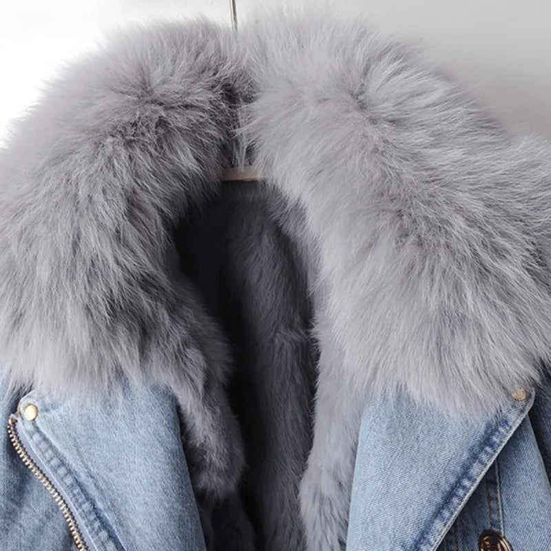 Cozy women's winter coat featuring a detachable plush collar & stylish gold accents, ensuring warmth & chic look.