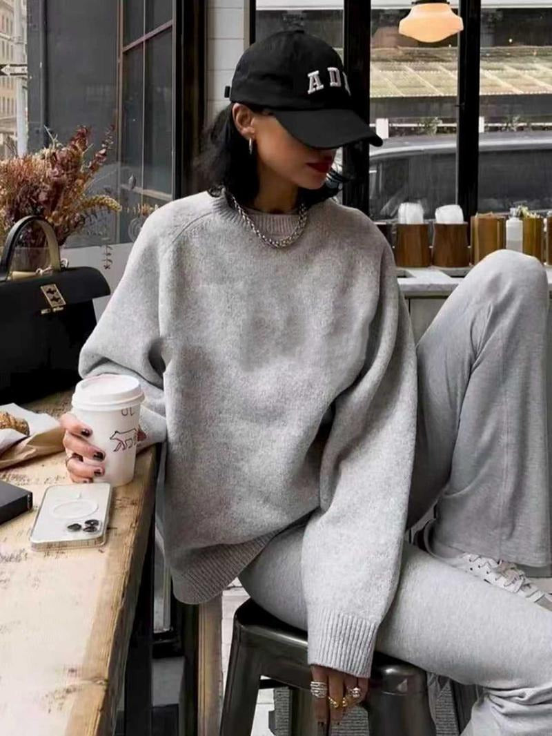 Women's luxurious knit lounge set in a soft viscose blend. Comfortable two-piece loungewear for relaxed everyday style.