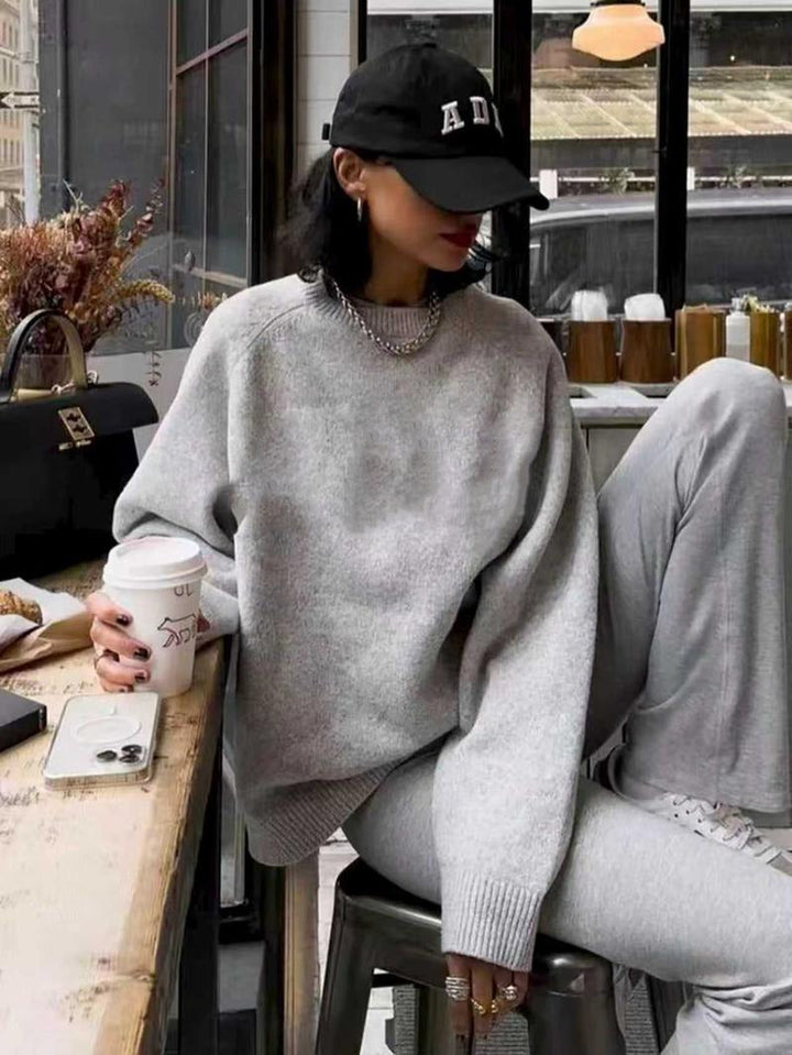 Women's luxurious knit lounge set in a soft viscose blend. Comfortable two-piece loungewear for relaxed everyday style.