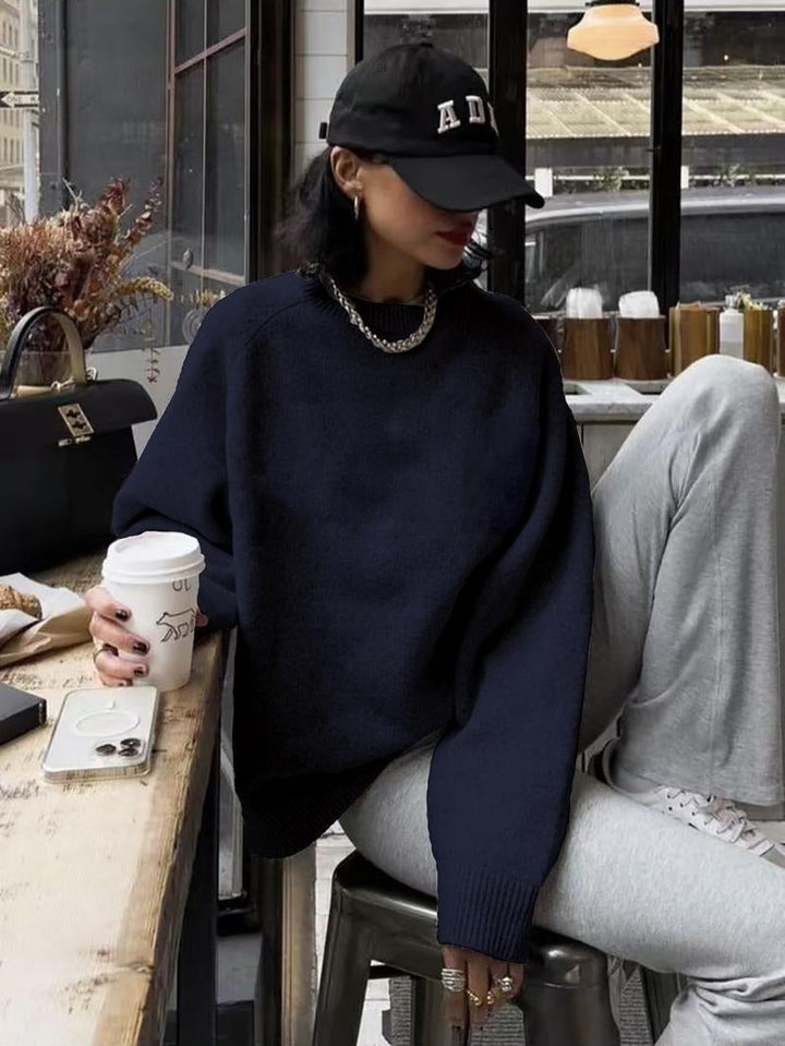 Versatile two-piece women's knit lounge set, luxurious and comfortable loungewear for relaxed everyday fashion.