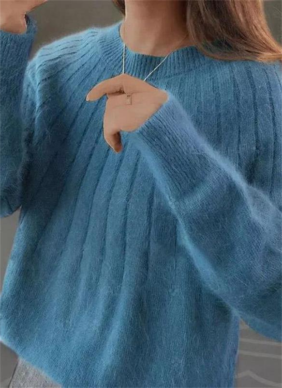 Women's luxurious soft cashmere knitted sweater, perfect for elegant winter warmth.