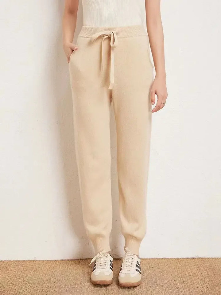 Women's luxurious soft jogger pants in a relaxed fit, perfect for casual wear and comfort.
