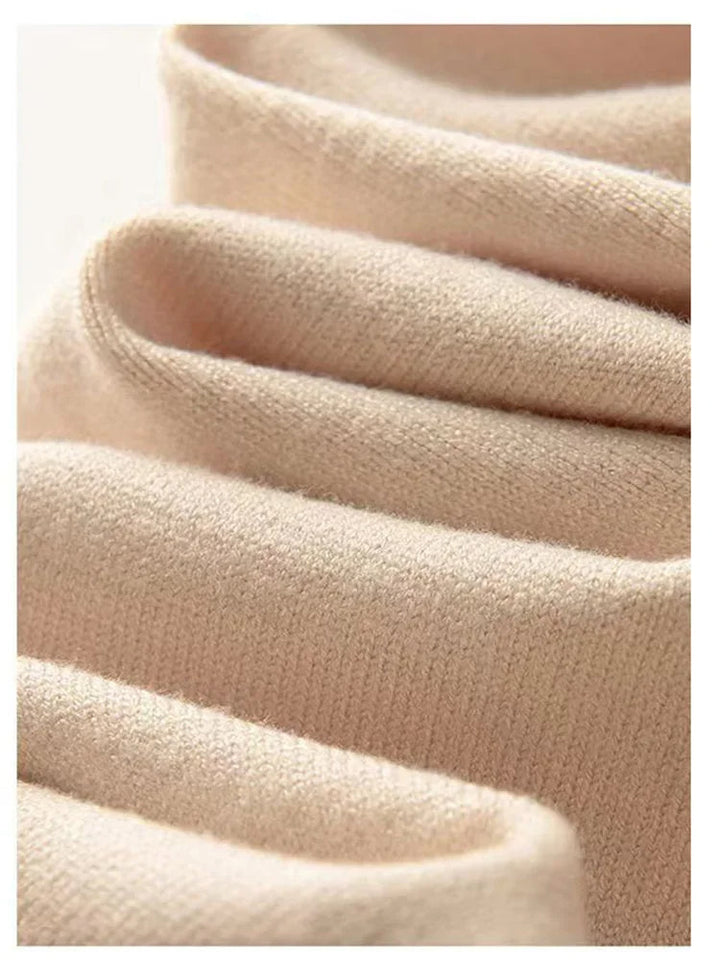 Elegant women's jogger pants, crafted from luxurious, ultra-soft fabric for ultimate coziness and style.