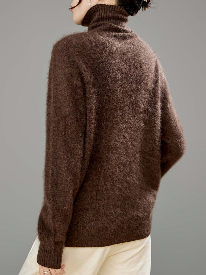 Versatile women's turtleneck sweater, relaxed fit for fall fashion, a cozy and elegant top.