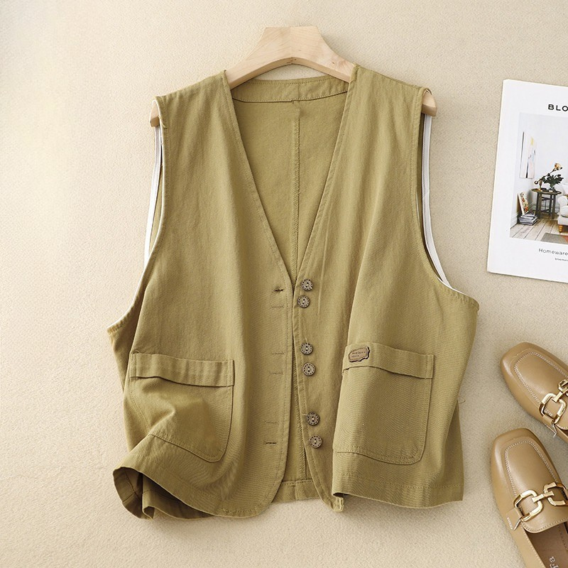 Comfortable women's Margo cotton-linen layering vest. Natural, breathable fabric for versatile casual outfits.