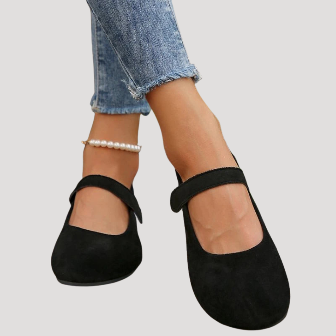 Stylish women's Mary Jane shoes with a buckle strap, offering all-day comfort and elegant versatility.