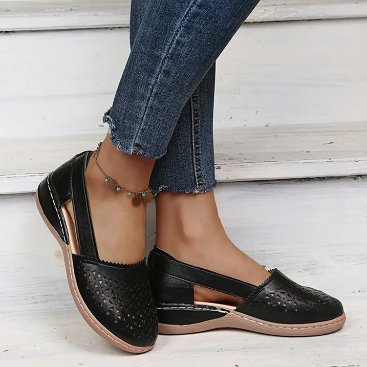 Stylish & comfortable women's summer walking shoes, great for versatile everyday wear.