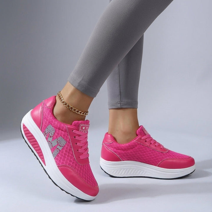 Stylish Monica women's cushioned sneakers, non-slip for training, designed for comfortable athletic use.