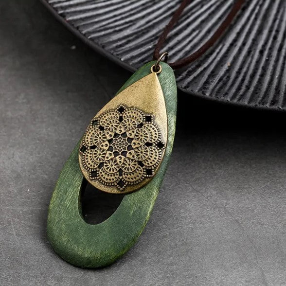 Relaxed style women's oval wood necklace, natural and eco-friendly bohemian pendant.