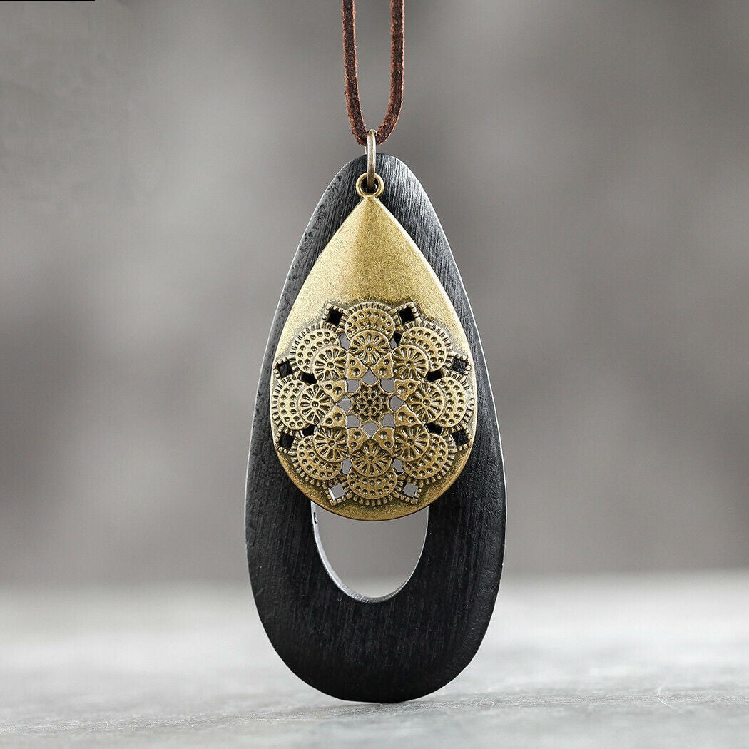 Stylish women's boho wood necklace, natural oval pendant, eco-friendly wooden jewelry.