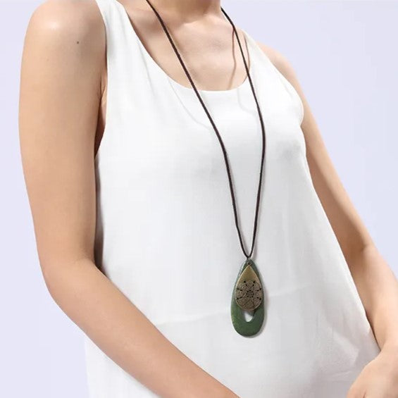 Natural wood oval necklace for women, bohemian style, eco-friendly pendant jewelry.