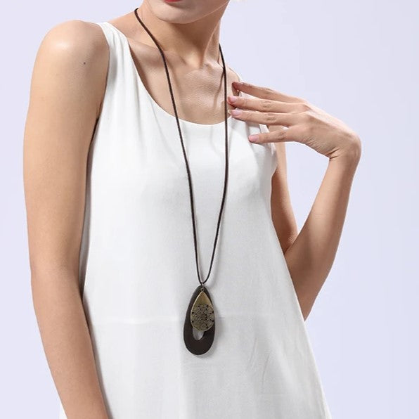 Boho chic women's wooden necklace, natural oval pendant, eco-friendly jewelry.