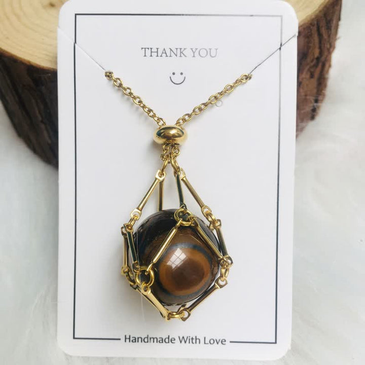 Rose Quartz crystal pendant necklace for women. Natural healing stone, elegant design.