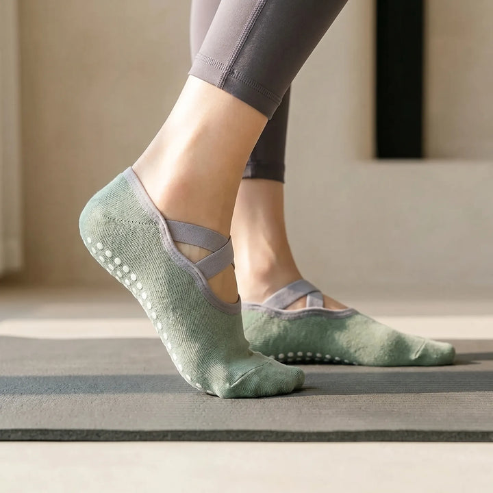 Women's non-slip ballet studio socks, ideal for yoga, Pilates & barre workouts.