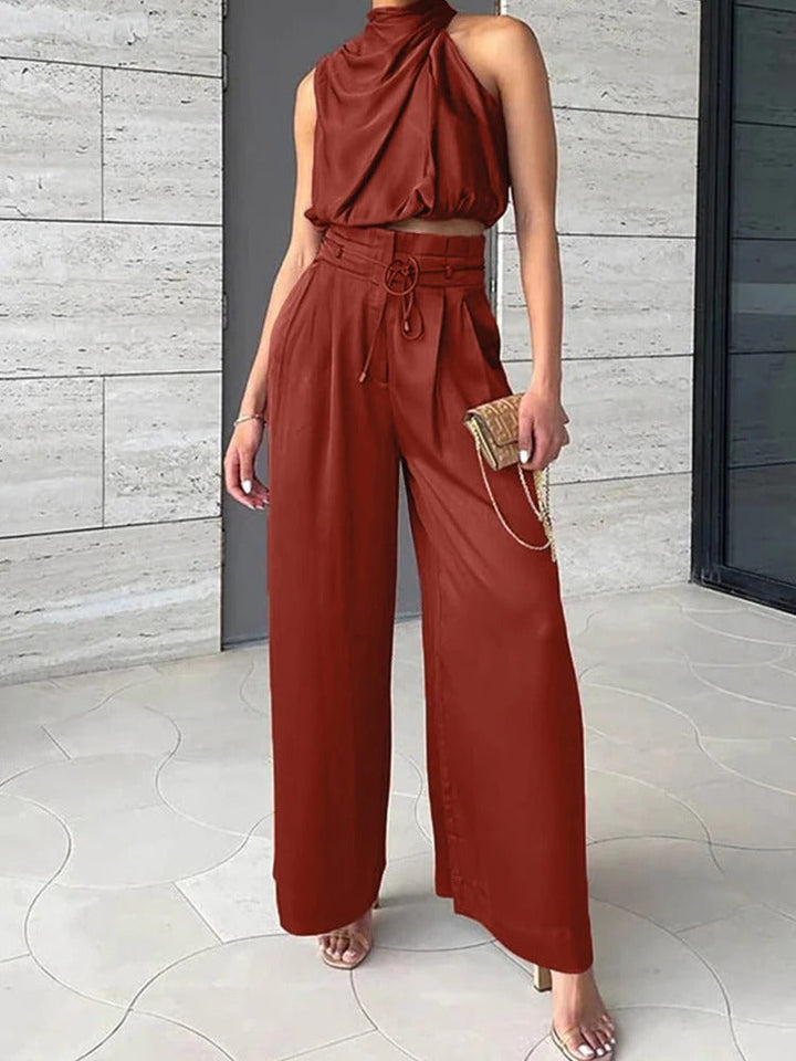 Chic Nora two-piece summer set for women, modern design, ideal for casual and vacation style.