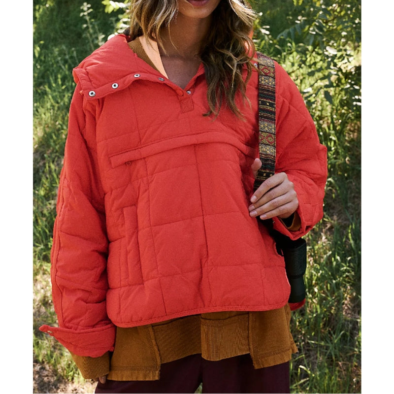 Cozy women's Noria pullover puffer jacket with quilted pattern, perfect for chilly fall weather.