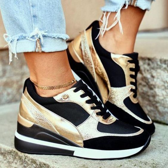 Women's Nova air sneakers with ergonomic support, lightweight comfort for all-day wear.