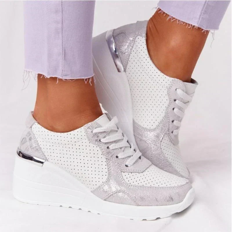 Versatile Women's Nova lightweight sneakers, perfect for walking, casual or athletic comfort.