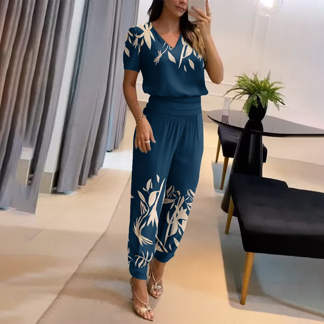 Comfortable Nova printed women's jumpsuit featuring a stylish V-neck and wide-leg design. Ideal for casual or eveningwear.